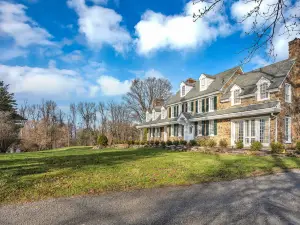 Chimney Hill Estate Inn