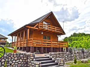 A Luxury Home on the Shore of the Lake