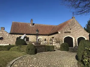 Villa de Poothoeve with Sauna and Beautiful Garden