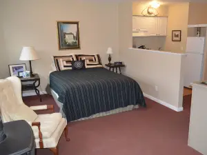 Canal Side Inn