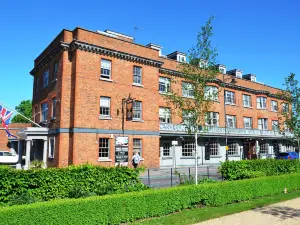 The Broadway Hotel