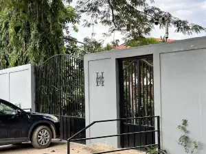 M&M Zavala Hotel and B&B