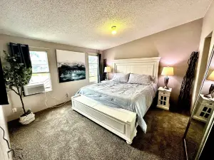 3-bedroom townhome in Fort Morgan with AC, WiFi