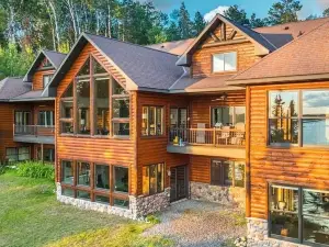 Bay Ridge North Lakeshore Lodge Retreat