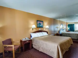 Econo Lodge Near Bluefield College