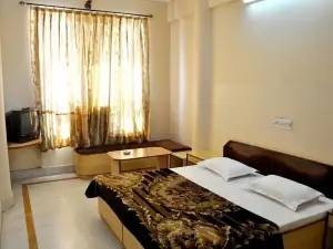 Hotel Kirti Plaza