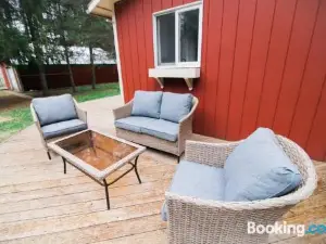 Private Beulah Cabin 10 Min to Crystal Lake Two King Beds