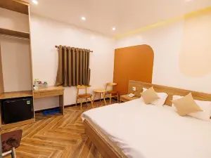 Happy Hotel