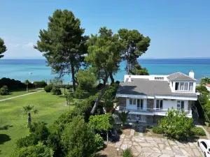 Villa Mare Azul - Luxury Beachfront Retreat in Hanioti, Halkidiki, Greece