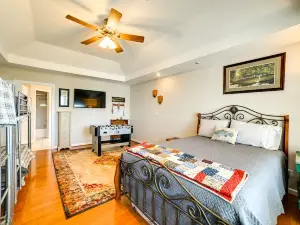 Lake Barkley Home w/ on-Site Beach: Boat + Swim!