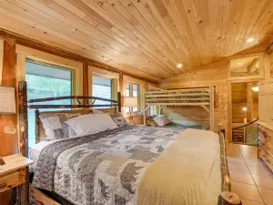 Secluded Greenville Cabin Walk to Moosehead Lake!