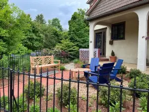 Spectacular Location Two Bedroom State Circle Apartment