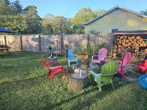 Family House closet to Motor sport, firepit, B.B.Q. and pet friendly.