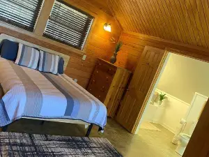 River Cross Lodge Cypress Red Oak Cabin Overlooking the Altamaha River