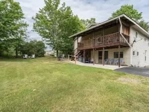 Newly  built  upstairs sleeps 6 Alexandria Bay area