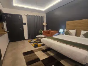 POP 83144G Hotel Golden Tulip'z