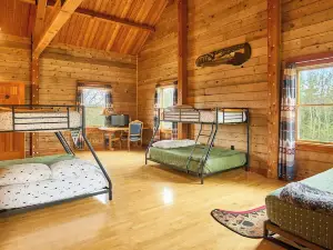 Private Luxury Cabin Deep in Nature. 175 Acres. Near Fryeburg, Bridgeton, Conway