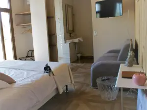 What Else Hotel