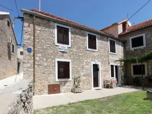 อพาร์ทเมนต์ Nadia