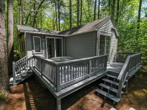 Cottage by the Pond the Perfect Cozy Escape!