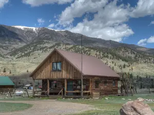 Stunning Mountain Views and Atv Access - Cozy Log Haven