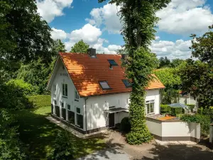 Tasteful Holiday Home with Spacious Garden