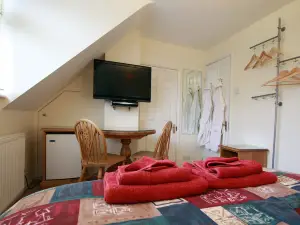 Abacus Bed and Breakfast, Blackwater, Hampshire