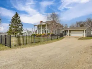 Tennis Court and Deck Pet-Friendly Charles City Gem