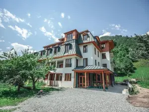 ลาทัวร์ เมสเทีย