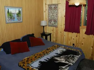 Rustic Beach Cabin on Rainy Lake, Fort Frances Ontario