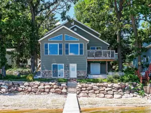 บ้าน Edgerton ที่กว้างขวางพร้อมชายหาดส่วนตัวและมุมมอง!