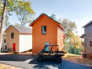 Pet-Friendly Cabin Ideal for Families with Jacuzzi and Lake Views in Alabama