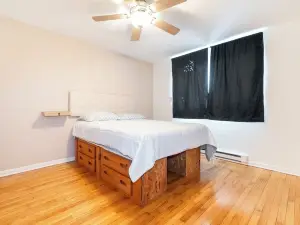 Modern 1BR Apt Near Lake & Downtown