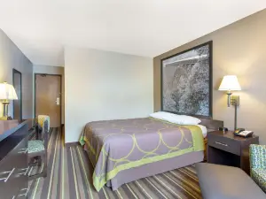 Super 8 by Wyndham Weston WV