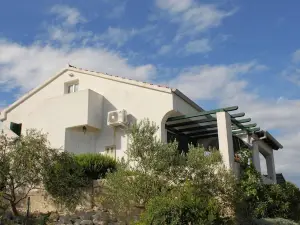Charming Holiday House in a Quiet Area,Large Covered Terrace with Great Sea View