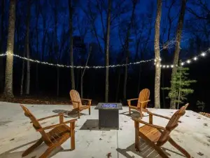 WolfCabin Lux Family Home, Fire Pit, Hot Tub, Ada Ramp, ez Paved Rds