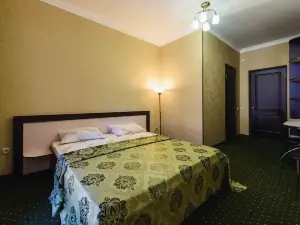 Seven Hotel