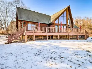 Luxury Log Cabin w/ EV Charger & Mtn Views!