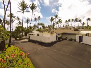 Helen's Beach House 6 Bedroom Home by RedAwning