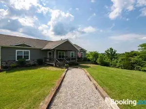80 Acre Retreat with Pool - Minutes to Ark - Sleeps 15