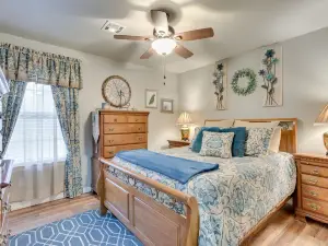 Chandler House w/ Fenced Backyard: Pets Welcome!