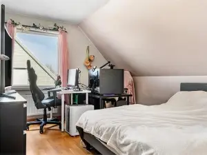 5-Bed-Rooms House with Jacuzzi, Free Parking, and 2 Toilets-Bath in Malmö