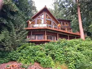 Silver Lake #7 - Unsurpassed Lakefront Views from This Spectacular Pet-Friendly