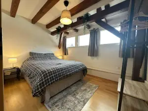 Modern Farmhouse on the Wine Route - Garage & TV