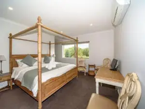 Family-Friendly Gorgeous Farm House TF1952