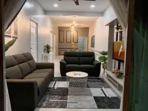 Cassa Dinies private pool Rantau Panjang