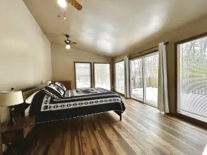 Trails+R&R+H2O Falls+One Hour From Lambeau!