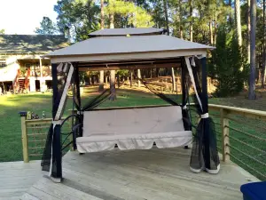 Angeltom Cabin & RV:20 Acre Woods - >16 pip + Jacuzzi + treehouse + UTV + 2ponds