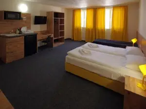 Guest Rooms "CENTRAL" Family Rooms & Apartments