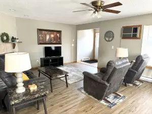 Rusty Rim Bike House, Centrally located, 2 bed 1 bath